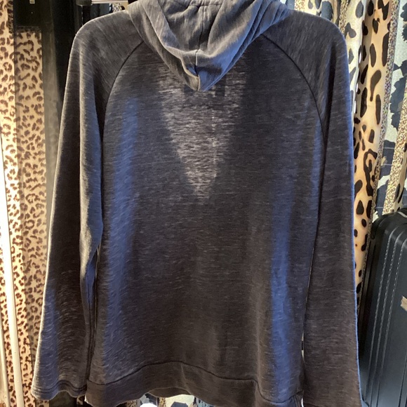 Roxy Gray V-Neck Sweater - Vintage! - Picture 4 of 4